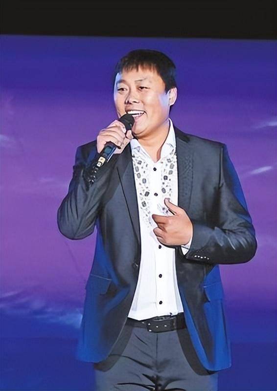 12年前,走红后表示不会与可怜的妻子分手的刘大成兑现了自己的诺言