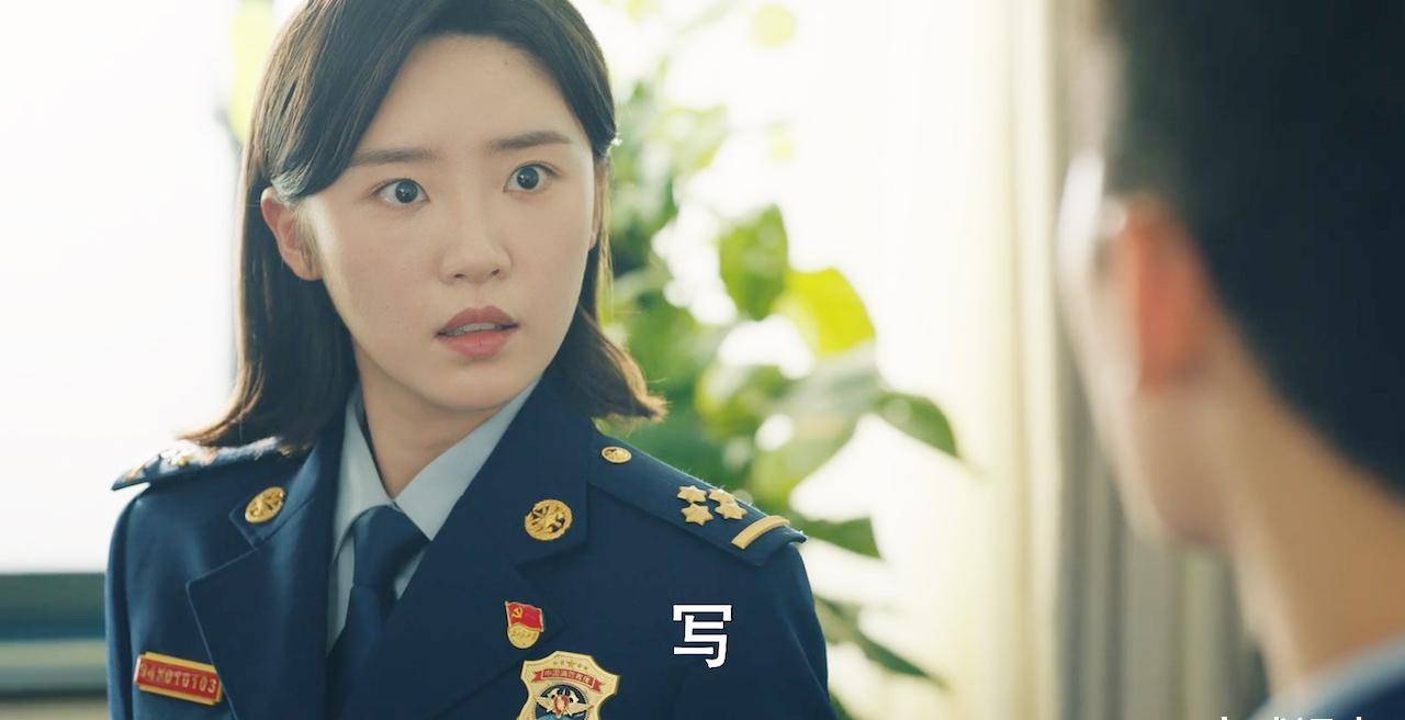 等领导高支气急败坏的发泄一通后,李萌看脸色行事,赶紧抢着为宋焰解释