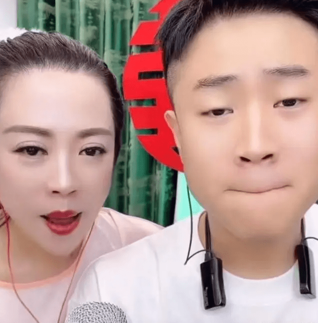 婚后与亲妈温美玲直播,满面笑容唱双簧破不和传闻_王亮_王小利_婚礼