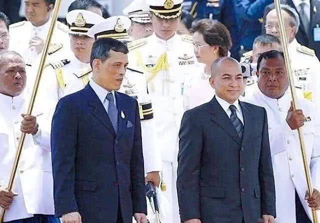 年轻时,西哈莫尼国王颜值完爆拉玛十世,到晚年还是拉玛十世好看_青春