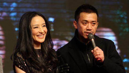 王学兵的第三任妻子名叫张璇,比王学兵小15岁,是圈外人