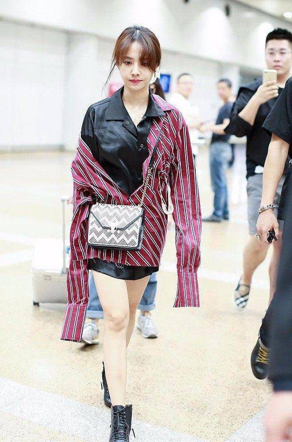 37岁蔡依林机场频频放胸,近照更是被指模仿宋茜_地位_歌坛_前辈