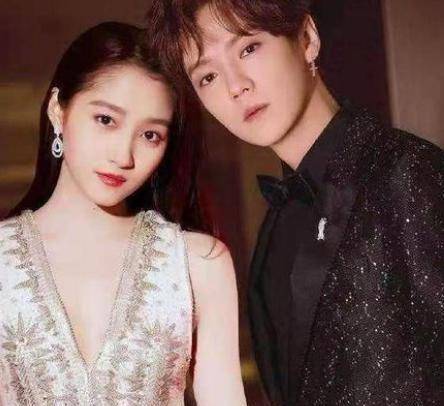 2022年的第一颗糖,鹿晗关晓彤穿婚纱拍照,变相秀恩爱_全网_时候_白色