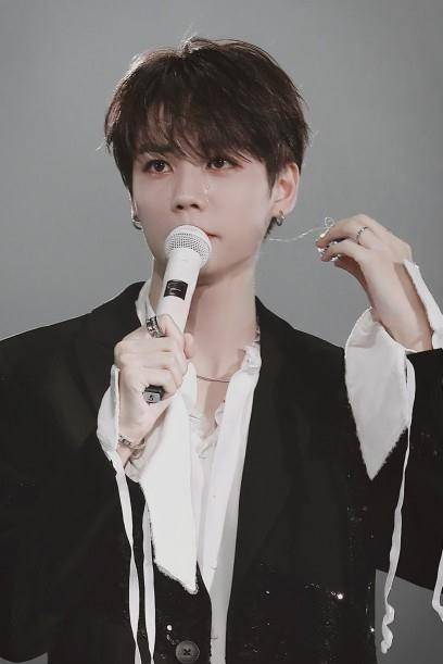 团体解散,用"离不开"画上句点,九人交一份个人成绩单_黄明昊_蔡徐坤