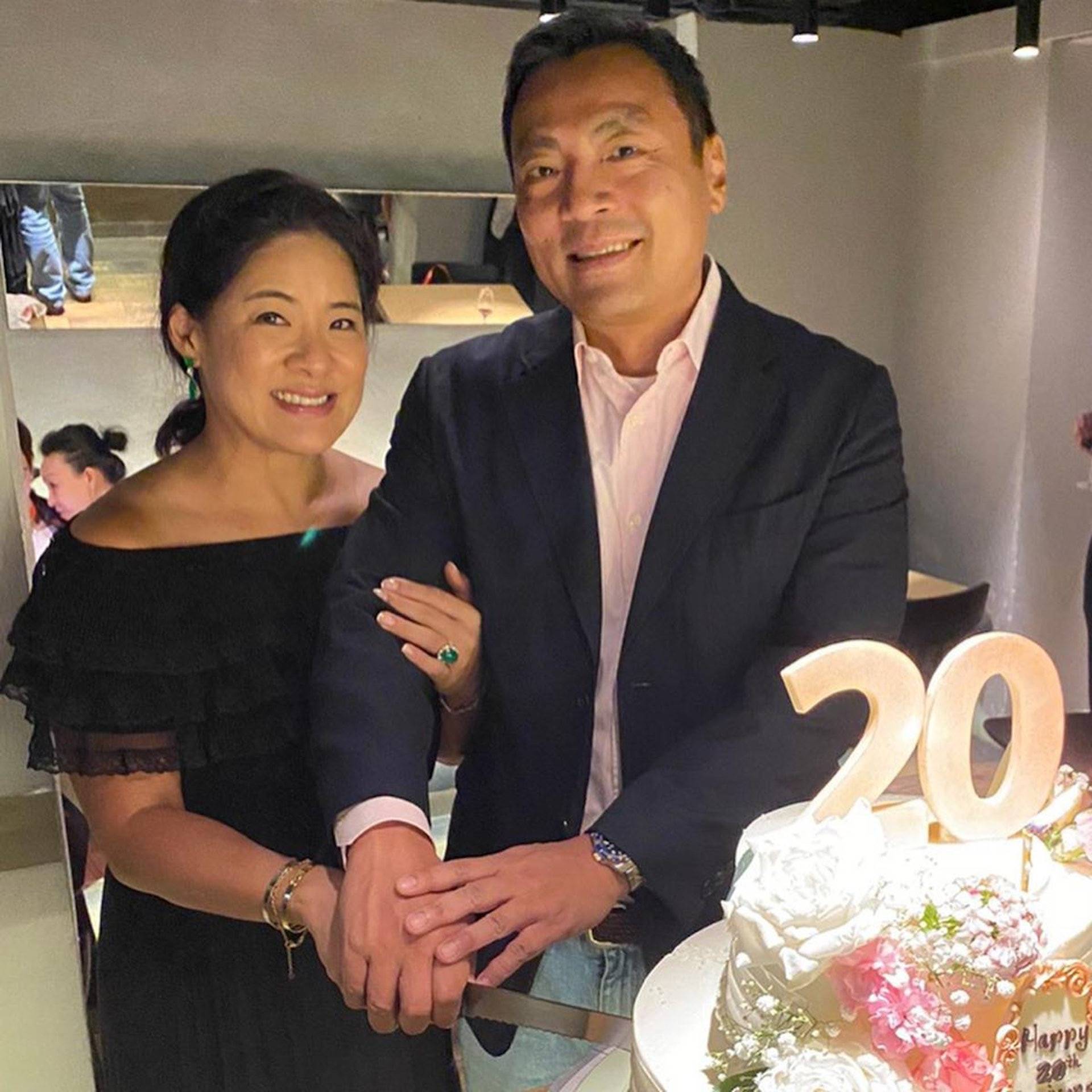 富二代齐聚为名媛冯咏仪庆生,郑裕彤孙子出席,林恬儿合照坐中间_香港