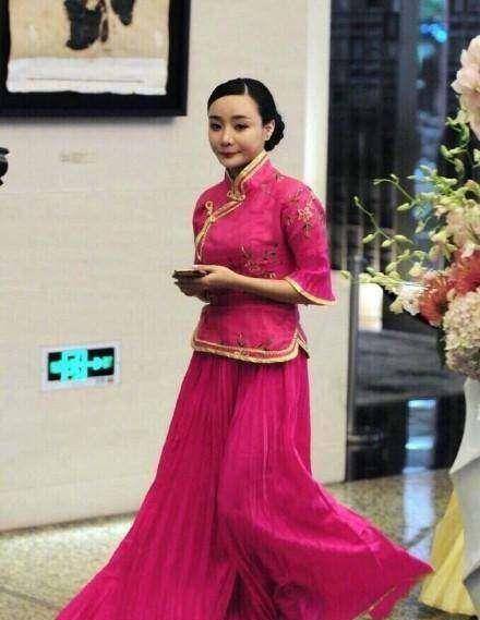 被大家吐槽的angelababy的婚礼,伴娘非常美,但是伴娘服确实很一言难尽