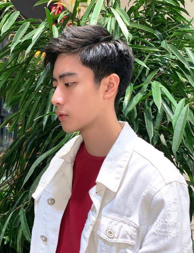 小虎牙 1米87身高竟这么迷人,网友:他红只是时间问题_欧阳杰_男生