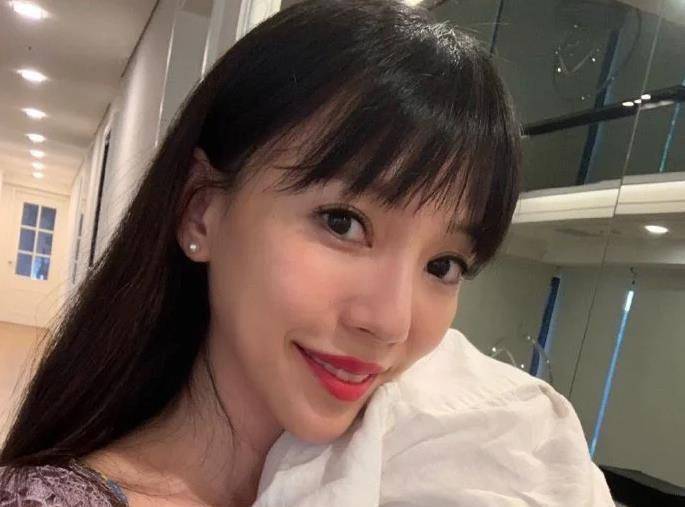 安徽卫视一姐发长文:疑内涵王力宏老婆管太多,被网友一句话回怼_周群