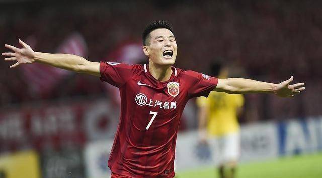 打遍中超无敌手的武磊,竟没有竞争亚洲足球先生的资格,幸好有她_王霜