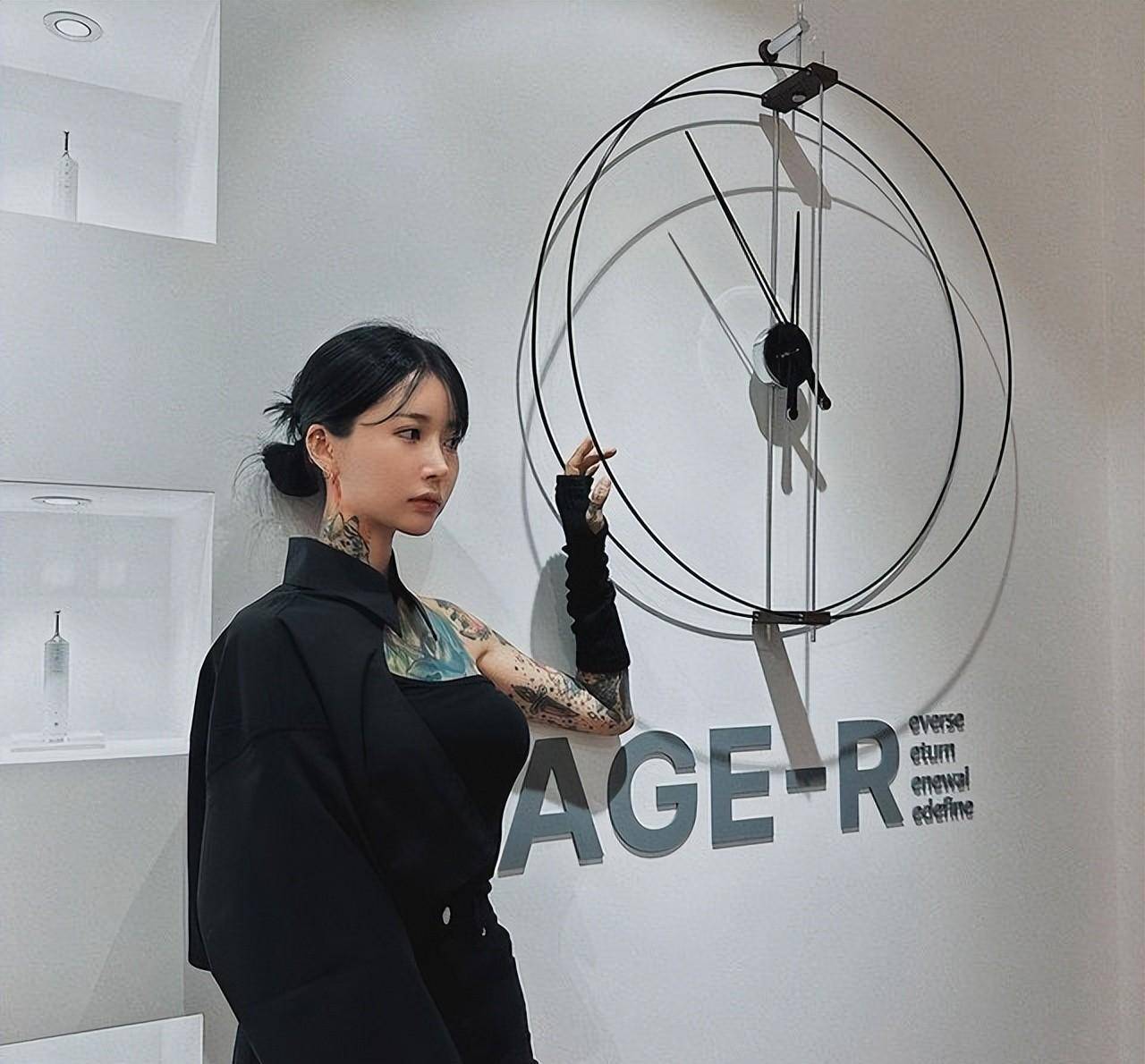 ahnlina,国外非常有名的辣妈纹身师_linaahn_气质_外国