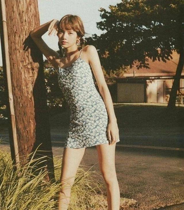 lisa秀"蚂蚁腰",身材纤细穿着时尚,网友:人间芭比果然不假_选手_线条