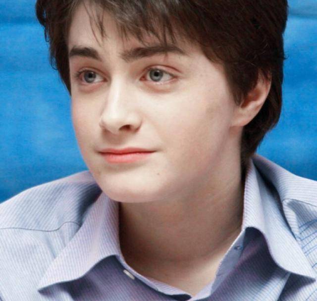 大家熟知的"哈利波特"的扮演者,小时候的丹尼尔还是长得十分清秀的