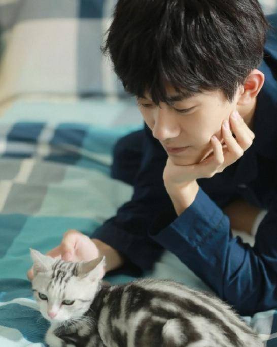 吴谨言反应机智,热巴一脸为难,tfboys答案大不同_王俊凯_王源_游泳