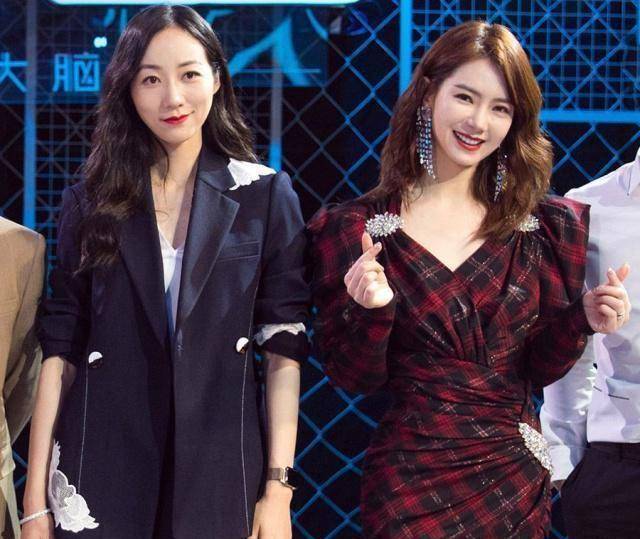 被质疑"返厂重制"的戚薇,与韩雪合照也没落下差距_女神_因为_戚哥