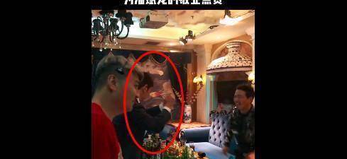 葛优拍戏狂扇演员耳光，结束后一个动作显人品，被盛赞德艺双馨-葛优被拍