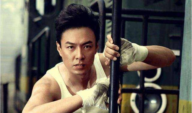 那段时间,朱铁除了要拍戏,还要在医院和家里两边跑,整个人一下子瘦了