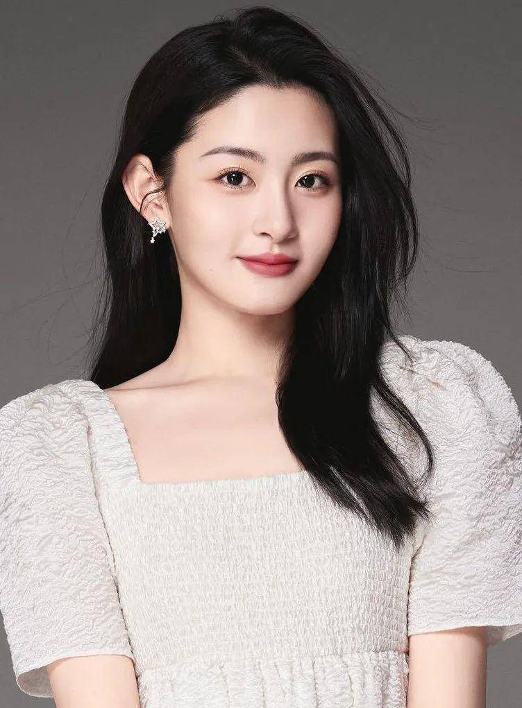 于正力捧00后小花,自制剧里经常洗脸,长得一模一样赵丽颖_张楠_剧中