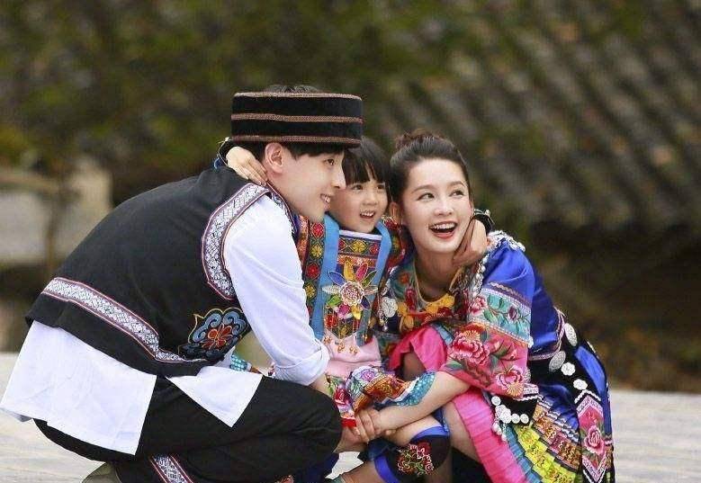 李沁拒绝与肖战拥抱,30岁的她为何单身至今?_昆曲_流量_千金