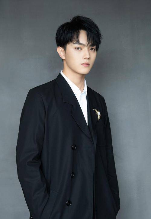 据了解,身为广东人的许凯曾是一本院校华南农业大学金融系的学生,但在