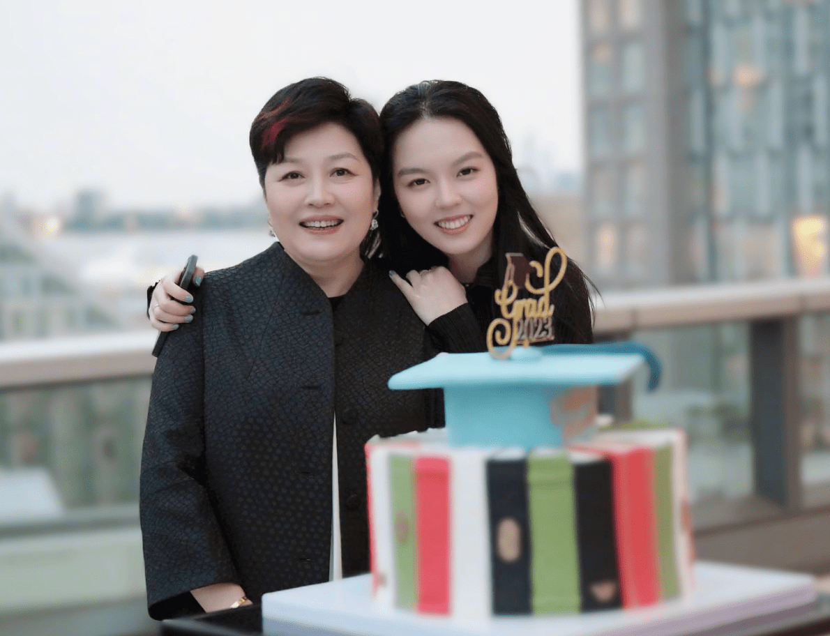 法图麦正式出道当演员,精通五种语言_照片_时候_美国