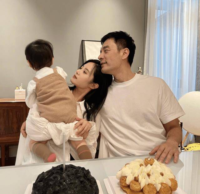 李光洁为妻子庆祝生日!一家三口幸福美满_隋雨蒙_老婆_郝蕾
