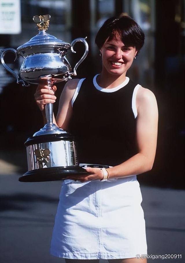 辛吉斯:16岁夺澳网单打冠军,网球史上最年轻的大满贯单打冠军_比赛