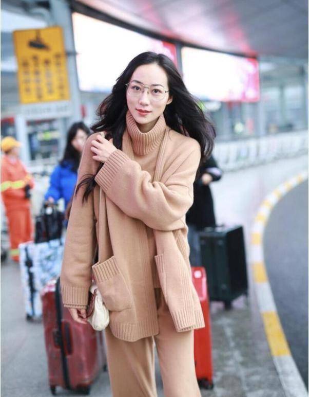 韩雪太会穿了,针织套装现身机场,简约大气女神范十足,美到入骨_知性