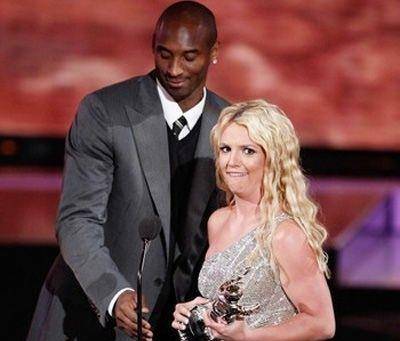 终极解码|文班亚马保镖掌掴布兰妮:一次意外,被拙劣