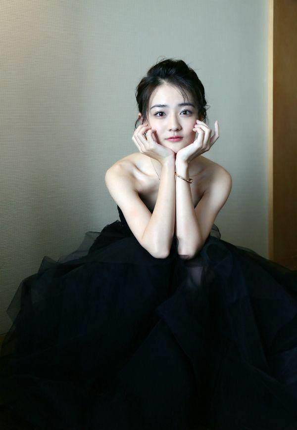 军艺出身,曾4次被知名导演"翻牌",人美演技精,却被网友骂惨_徐璐_表演