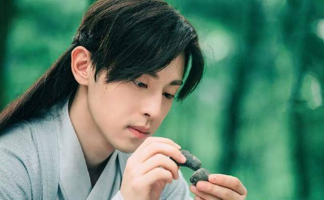 杨紫邓伦新剧《香沉蜜蜜烬如霜》开播,会成为三生的翻版吗?