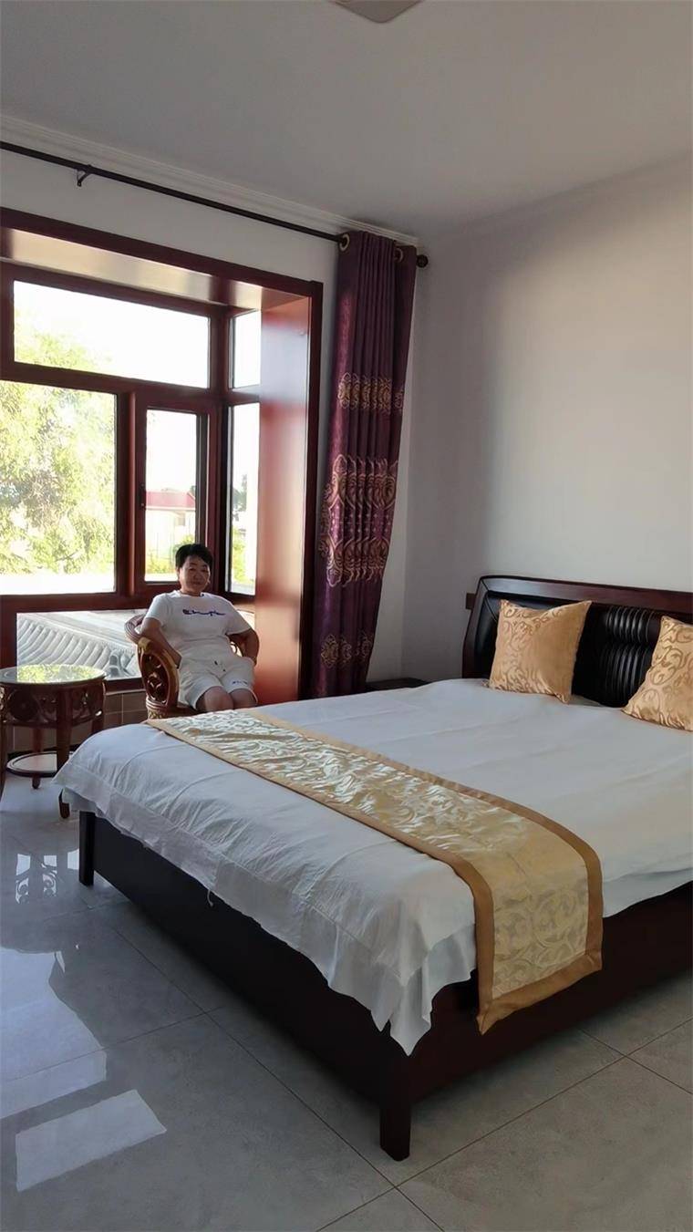 北京延庆龙庆峡夷舆城民宿,院内就有菜地,蔬菜都吃现摘的!