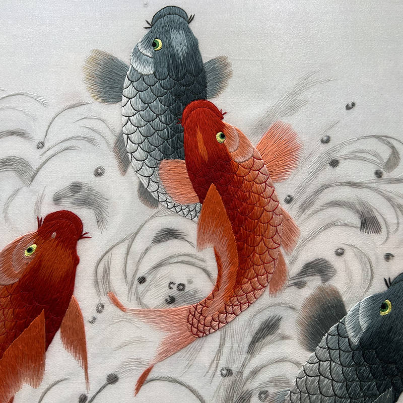 传统文化中,鲤鱼又被称为"锦鲤",不仅带着"年年有余"的吉祥祝福,还是