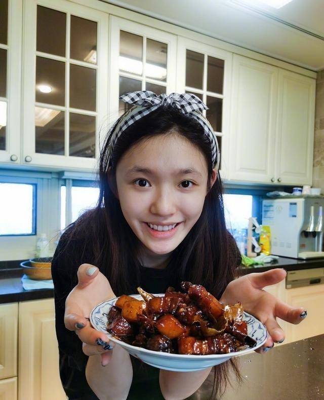 林允暴风吸入7斤奶茶到呕吐,与前男友宋威龙合作会火?_女神_性格_节目