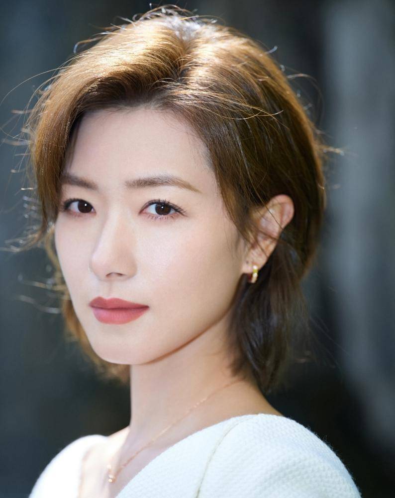 像万茜一样的夏季短发,干练又个性,想换发型的不要错过_风格_时尚