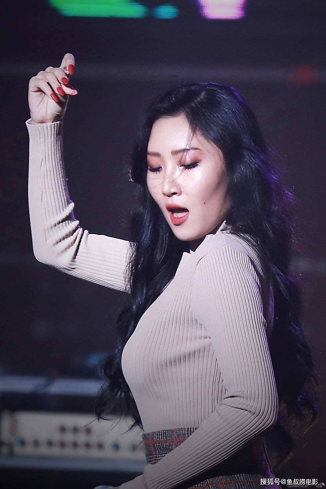 玩大了,华莎涉嫌淫乱罪被起诉,警方已经介入调查_演出_进行_行为