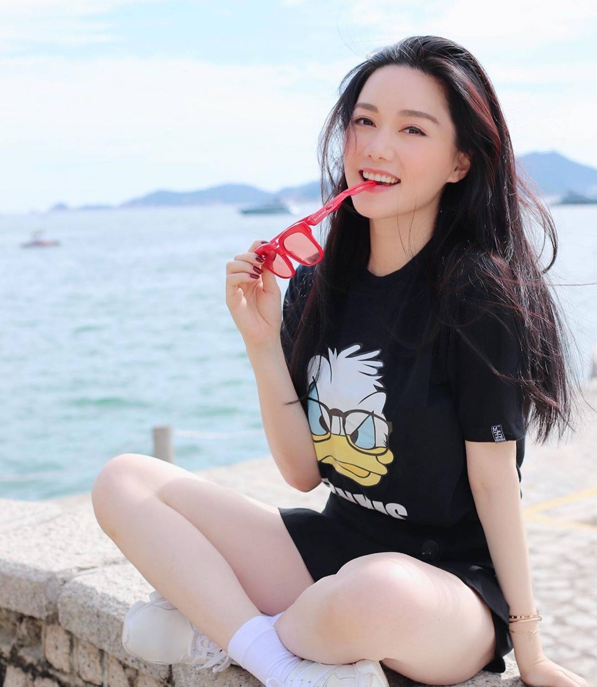 马国明向汤洛雯求婚成功,大钻戒示爱,胡杏儿等明星送上祝福_唐洛雯