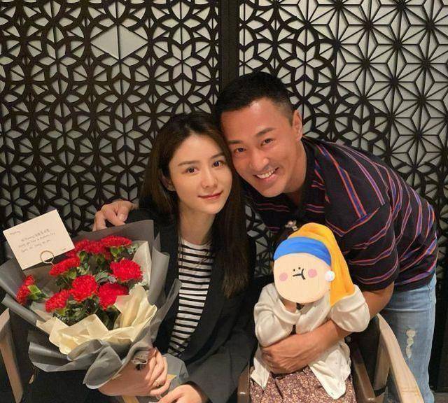 林峯张馨月送奢侈玩具给女儿作为礼物意外曝光家里的酒柜很抢镜_夫妻