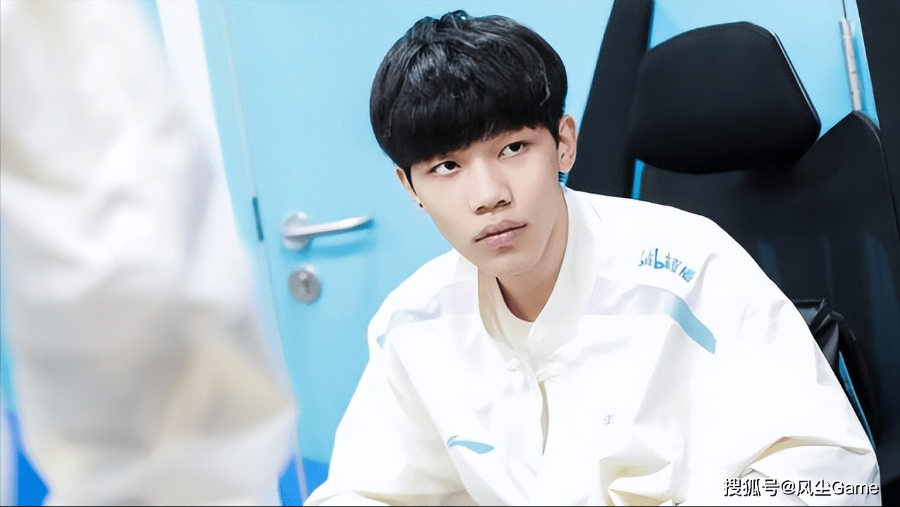 scout九年收获第1个5杀!