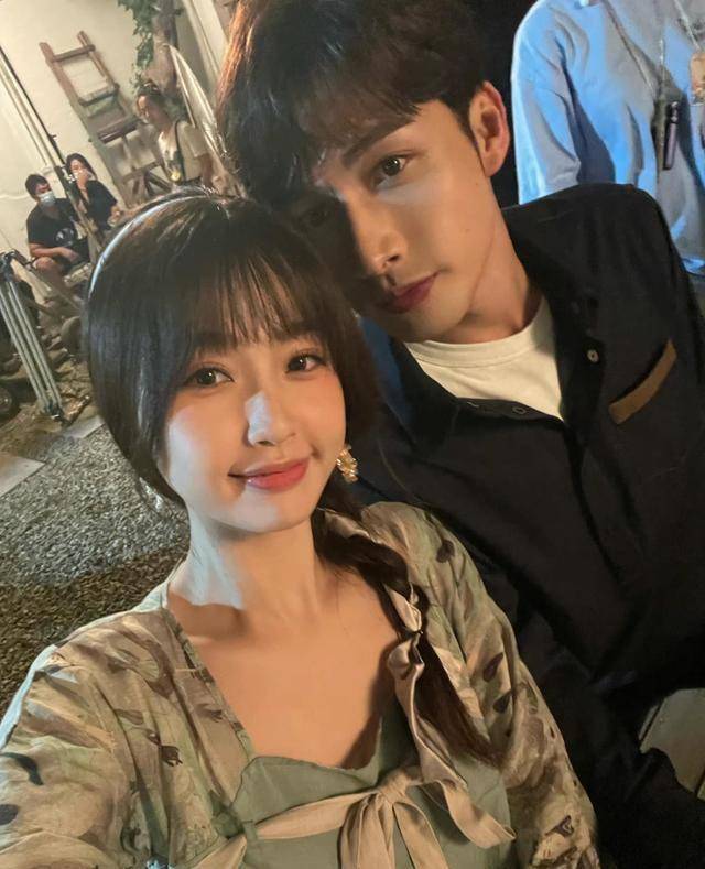 明星花式过中秋,魏晨用心,肖战16个字送祝福,baby晒照赢麻了_官方