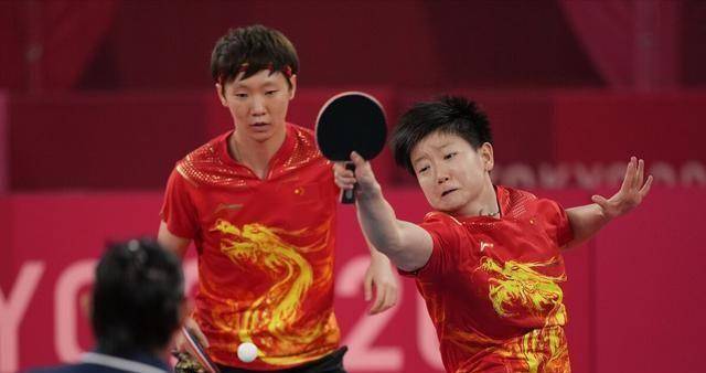 其实奥地利也算是一支强队,拥有两名华裔选手刘媛和刘佳,刘媛此前还是