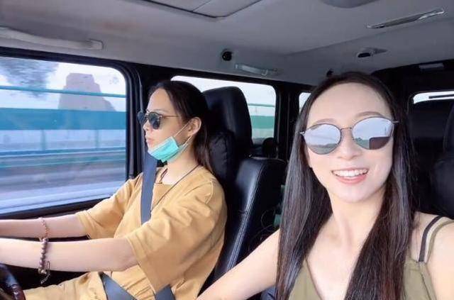 杨丽萍徒弟跟同性爱人自驾旅行,相爱799天,表白水月:妻,久久_emma