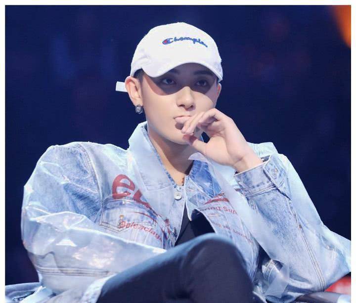 黄子韬怒批学员哭鼻子,称不行就走,网友:杨超越躺枪_挑战_参赛_勇气