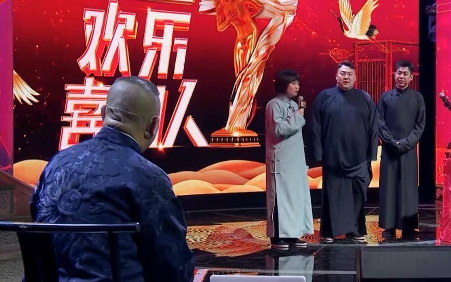 当被李雪琴问道"想不想去德云社,对龙字科感不感兴趣"的时候,阿伟表现