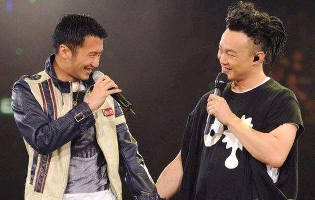 陈奕迅还好,毕竟他只当过一季导师,后来回到香港对节目各种吐槽,可见