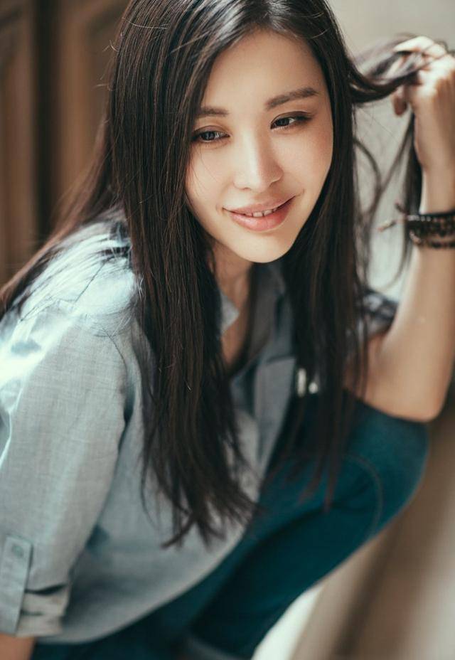 王石爱妻田朴珺,晒出了近照,身上伤痕明显!网友:王石打的?