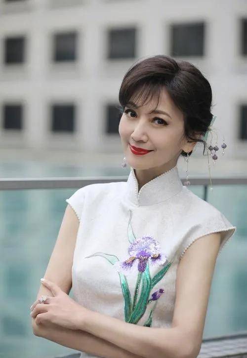 70岁赵雅芝,高调美到央视去了!