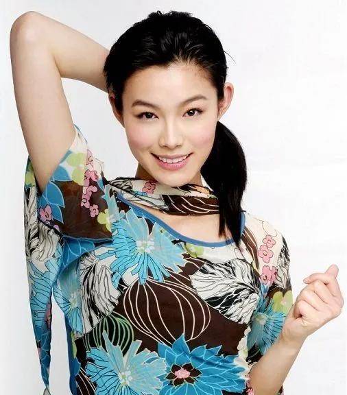 于娜还出演了《排球女将》 《震撼世界的七日》 《巧克力情人》