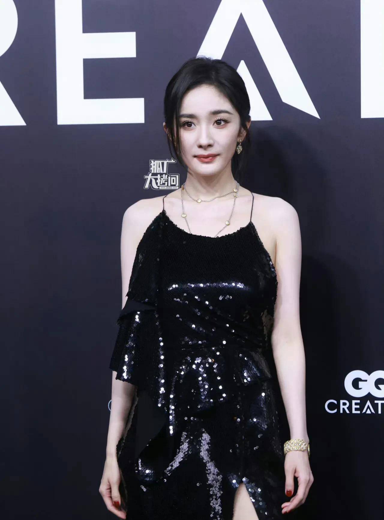 angelababy的金发,姐姐的大长腿,张嘉倪粉色蓬蓬裙,到底谁赢了_明星