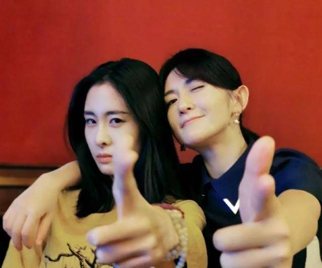 谢娜何炅友谊破裂?谢娜发亲密合照力破谣言,谢娜为何频频招黑?