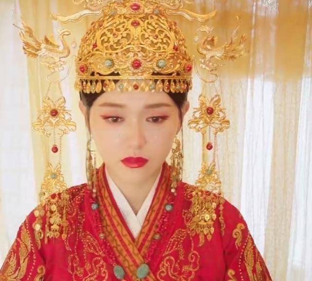 萧燕燕大婚,穿大红嫁衣头顶凤冠的唐嫣太美了!轿中回想韩德开虐